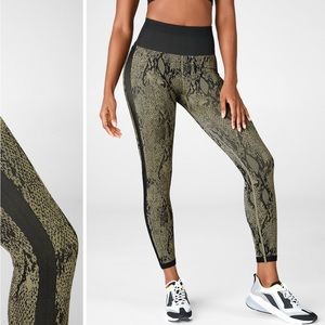 Fabletics High-Waisted Seamless Snakeskin
7/8 NWOT